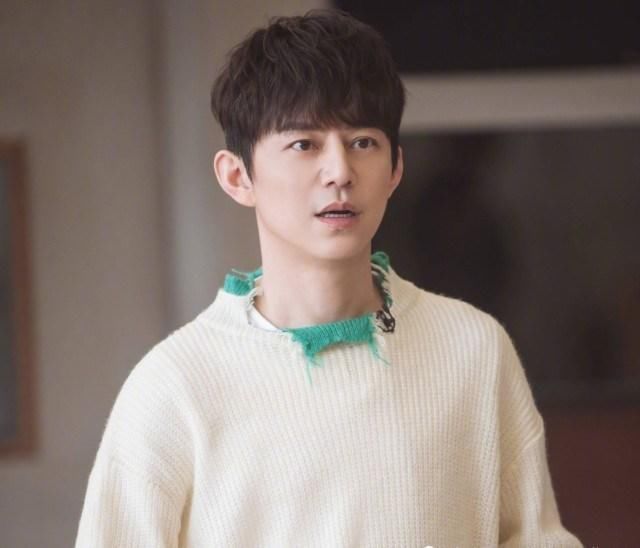 何炅吃力不讨好的帮她,她转头就向导演示好何老师的真心不值钱