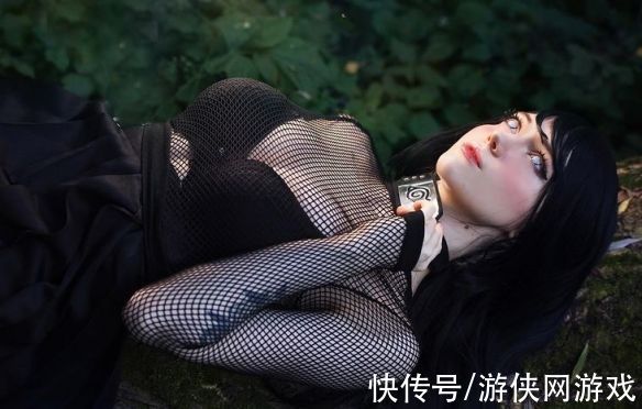 美女|爱沙尼亚美女COS《火影忍者》雏田 黑丝网衣性感火辣