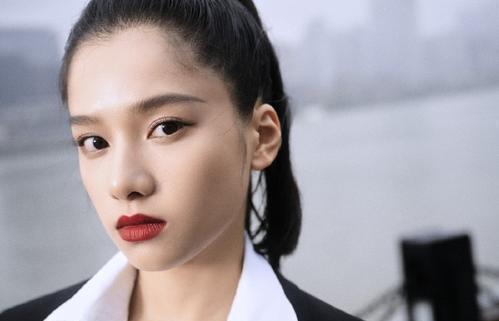 赵薇|脸上有3个特点,说明你是“苹果系”女生,又硬又脆的甜美感