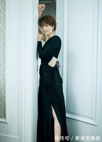 马伊琍|马伊琍真是中年女性穿搭典范,一袭黑色连衣裙成熟优雅,端庄稳重