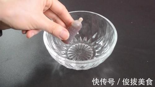 藿香正气水和白醋加在一起,作用太棒了,一年能省下不少钱,真棒