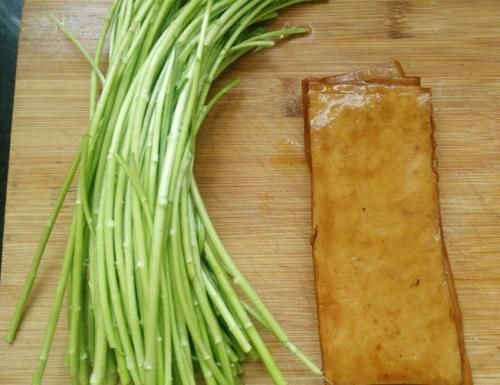 美味|这菜比黄瓜刮油,等于“天然泻药”,清脆美味,口臭没了,越吃越瘦