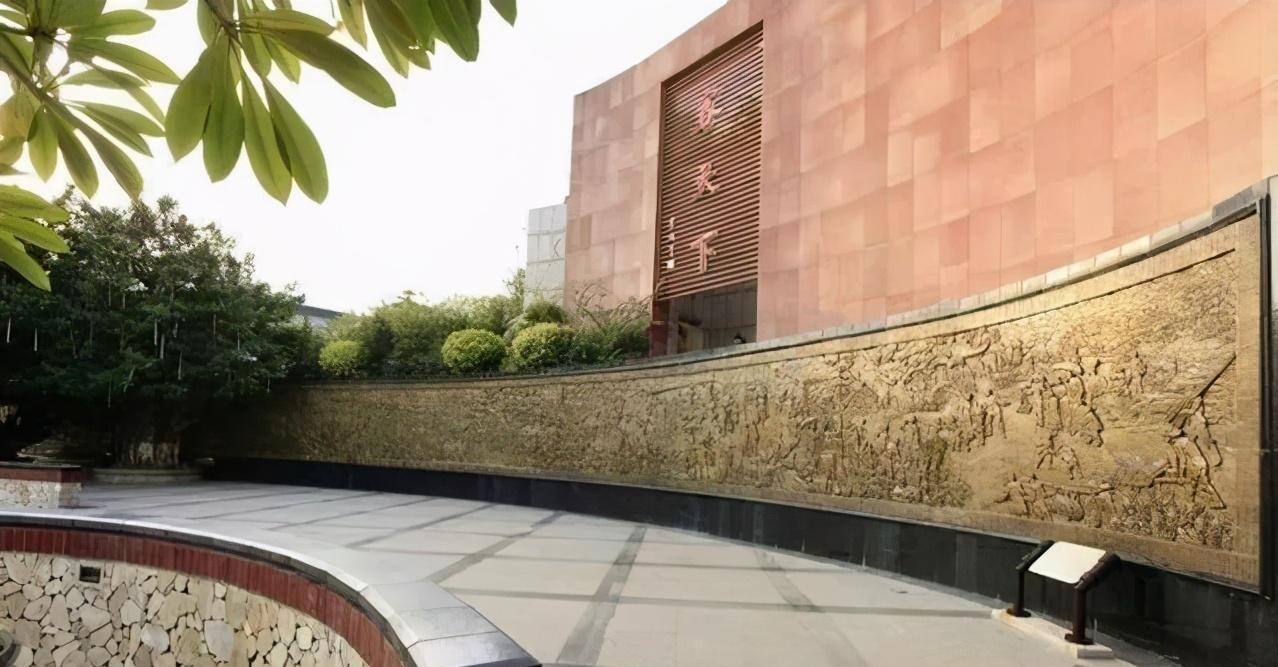  客家围屋|客家人迁徙了上千年，却语言不变人才辈出，其向心力为何这么强