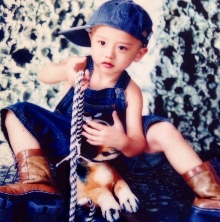 路透|蔡徐坤路透生圖曝光,失去十級美顏濾鏡,這顏值狀態(tài)是認真的嗎?