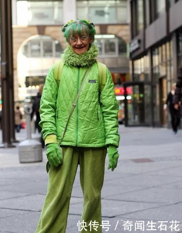 颜色|因全身都是一个颜色,被称为“绿夫人”,77岁还洋溢着少女感