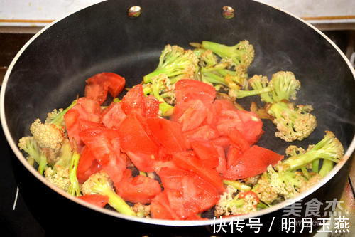 可惜|西红柿的黄金搭档不是鸡蛋,和它一起吃,营养更高,不懂可惜