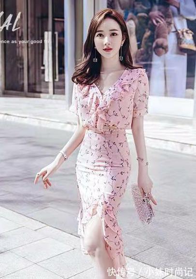 雪纺 时尚雪纺碎花套装裙,引领时尚潮流着装俏皮可爱