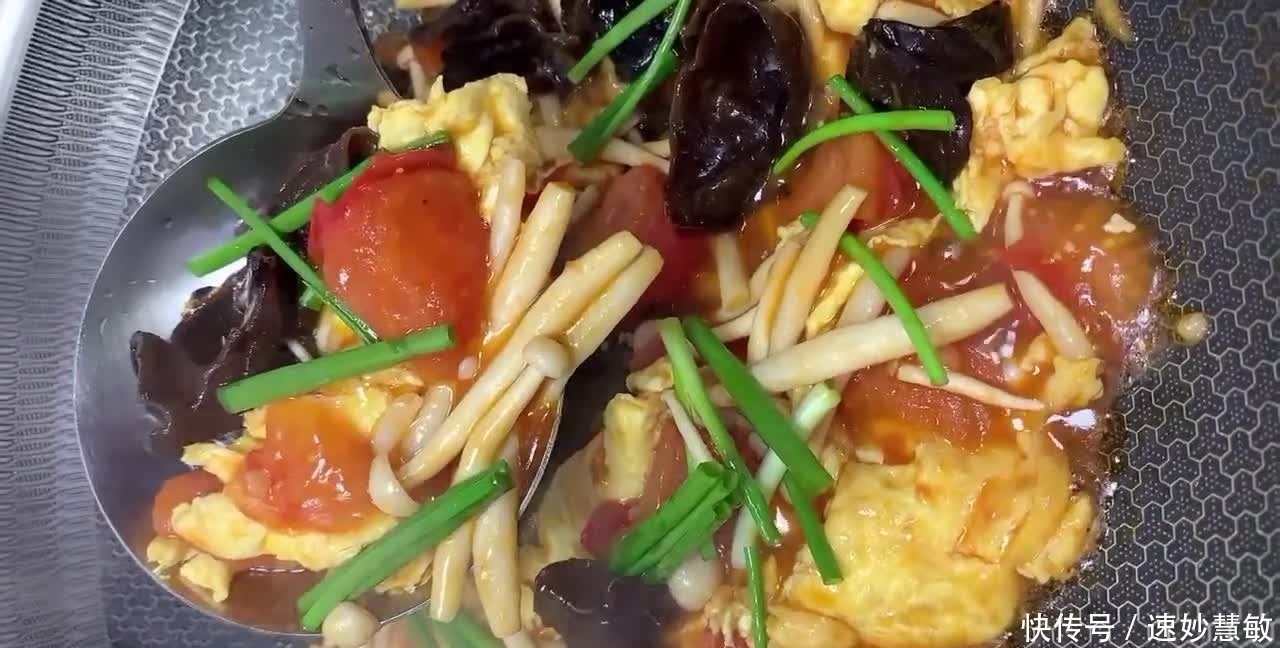 制作西红柿木耳炒鸡蛋时,加入一样配菜,鲜香味美孩子喜欢都喜欢