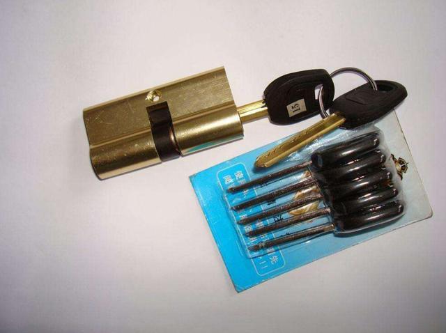 质量|开发商配套的房门要换掉吗很多人开始纠结,最终大部分还是做错