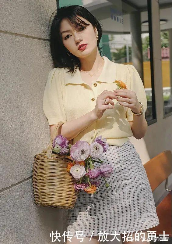 除了淡黄色,今年更流行“奶油黄”穿搭,气质又显白