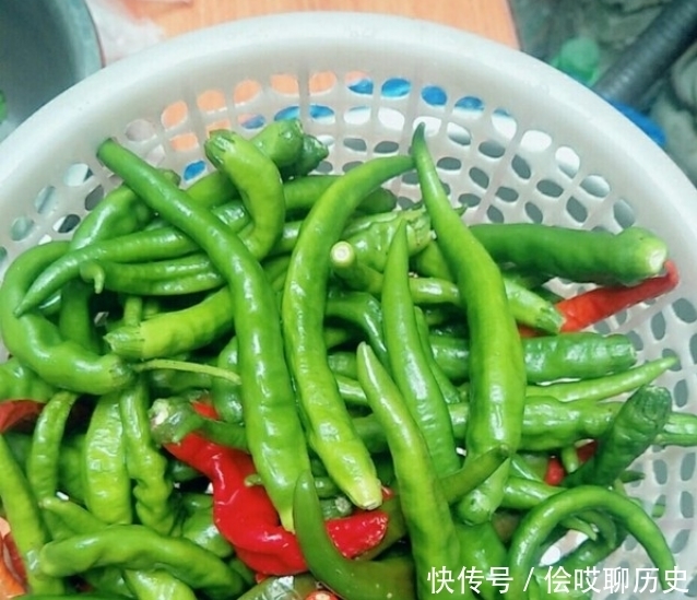 腌辣椒,直接加盐腌就错了!没做这一步,辣椒不脆不香不辣,还容易坏!