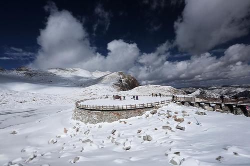 四川的网红景点，冬日如同冰雪王国，美丽的雪景让人不舍得离开