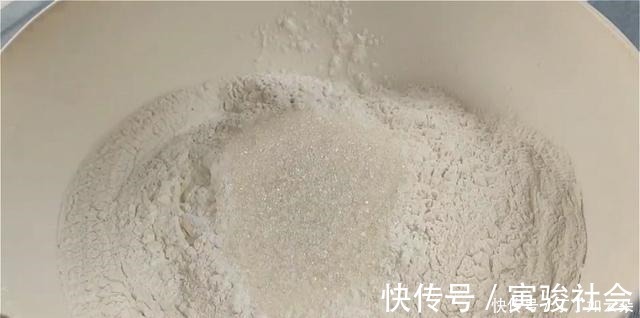 家里有红薯的试试这个做法,不烙不油炸,层次丰富软糯香甜