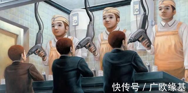 小伙|小伙路边卖“纯手工”冰淇淋,直接放冰块砸,2元一份抢着买!