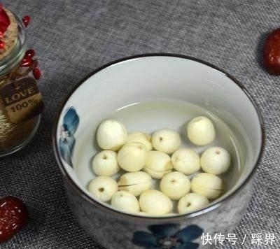 百合干|女人不想老太快,多吃这些碱性食物,保养卵巢,皮肤紧致显年轻