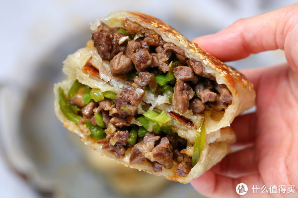 手抓饼又有新吃法，做成香酥美味的牛肉饼，用料十足一个就管饱！