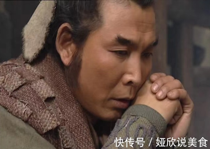 龙袍@阮小七穿龙袍是傻吗他比宋江高明,为什么阮小七被评为上上人物