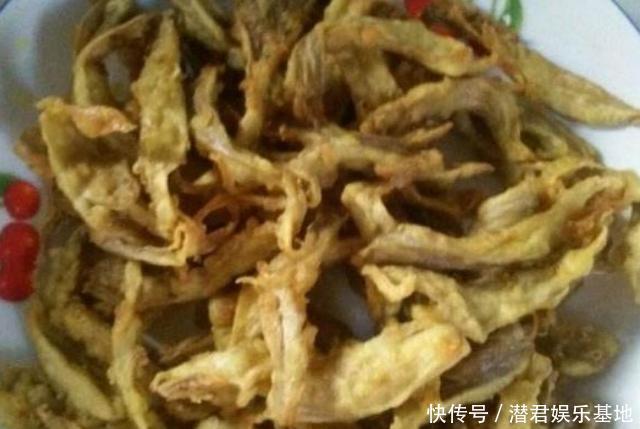 炸蘑菇到底焯不焯水？教你一招，香酥美味，外脆里软，孩子超爱吃