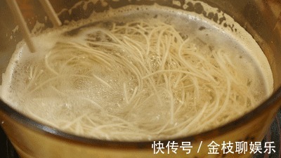 原来炒菜加水都加错了!做菜几十年了,才发现这些秘密