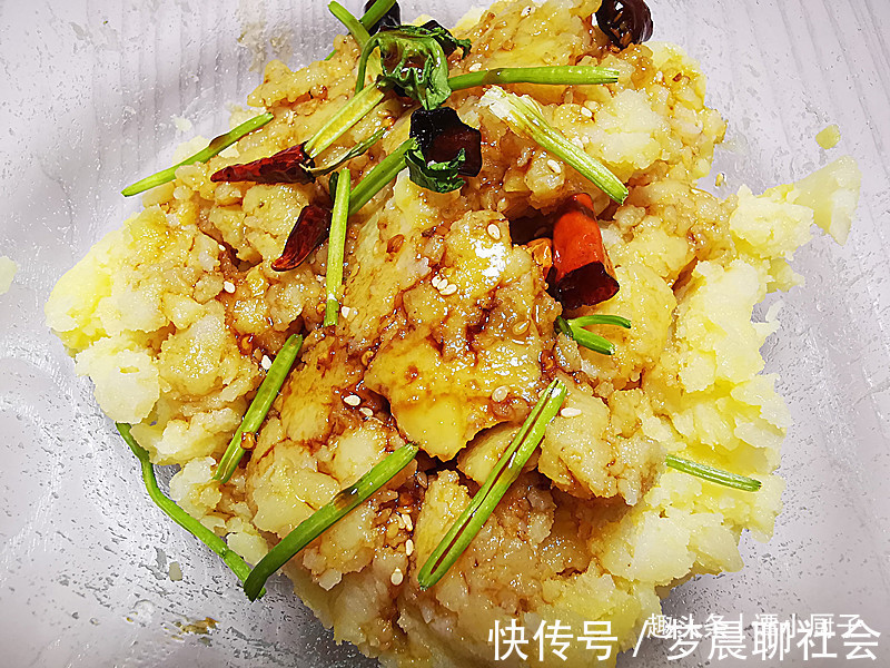 肠胃不好|蔬菜中的“养胃王”,肠胃不好的人要常吃,一蒸一拌,通便助消化