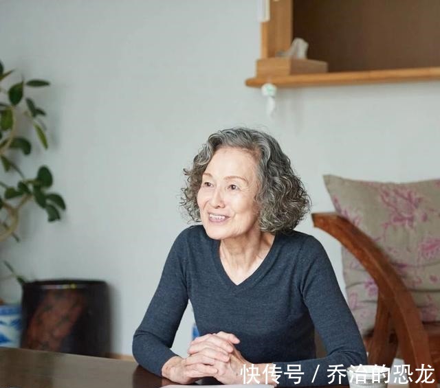 穿搭 日本太太的晚年穿搭,想要打造时尚感,掌握色彩平衡,时髦不俗气!