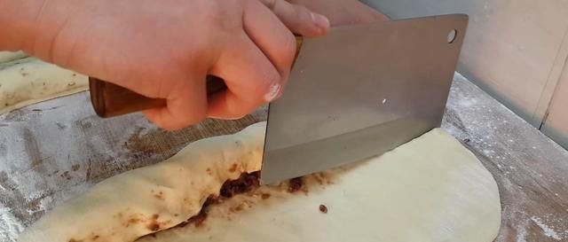 半斤红豆,1斤面粉,不用烤箱,教你做创意红豆包,比发糕还好吃