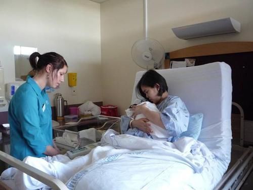 护士|生下孩子后,护士连着6小时追问宝妈这个问题,问得宝妈满脸通红