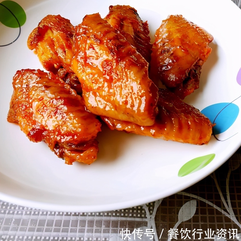 奥尔良|奥尔良烤翅,再裹面包糠就过时了,裹上它,酥脆作响会掉渣
