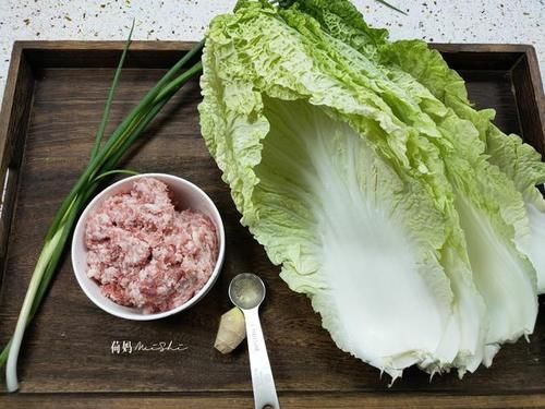  孩子|天冷了，给孩子煮一锅大白菜肉丸汤，汤鲜肉嫩，营养又美味！