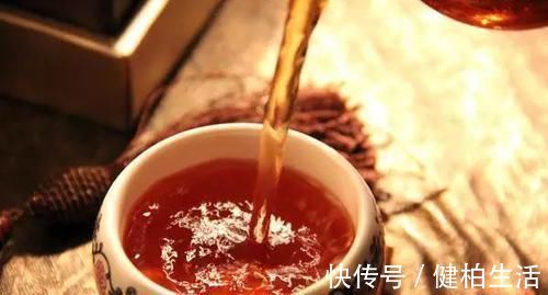 更年期|女人过了45岁要管住嘴,6种食物要少吃,能安度更年期,显年轻