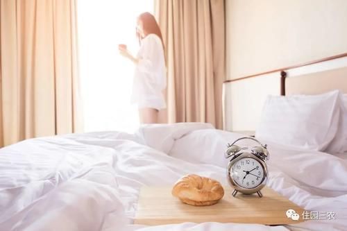 建房子|想在老家建个好房,又没时间常住,这种美观大气的现代风二层别墅,挺实用