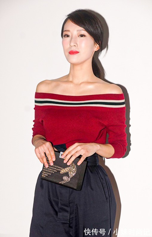 穿搭|“阔太”李念真会穿,针织衫配阔腿裤,“上紧下松”显高又显气质