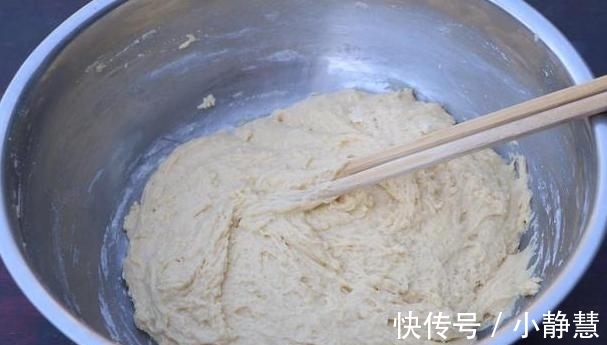 酵母|发糕怎么做都粘牙?水温把控是关键,做出来的发糕松软又好吃