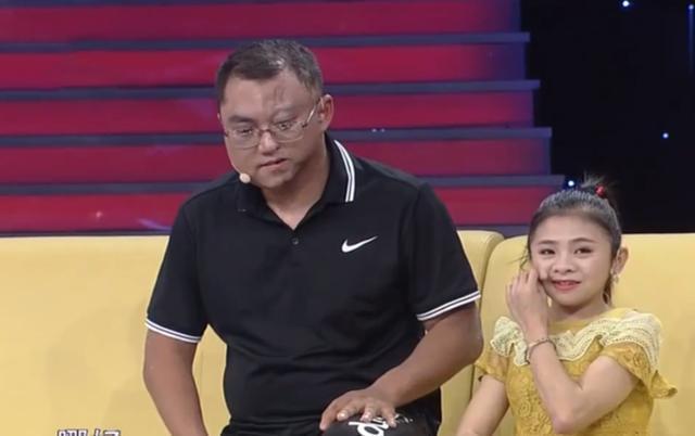 生子|90厘米袖珍女孩,不顾家人反对坚持生子,如今孩子成“瓷娃娃”