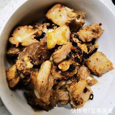 豆豉辣椒|懒人最爱的豆豉辣椒蒸中排来啦!简单又好吃