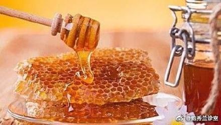 警惕|家长给婴儿喂食葡萄干致其呼吸困难 这些带娃误区要警惕！