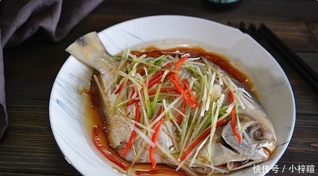 蒸鱼记得加上一步,出锅后,隔壁小孩馋了