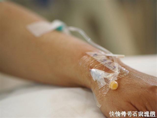 上厕所时的3种表现,可能是肝病的征兆,不要忽视