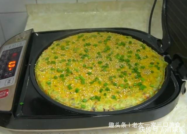 一颗白菜3个蛋,教你懒人早餐新吃法,不炒也不炖,比馅饼还要香