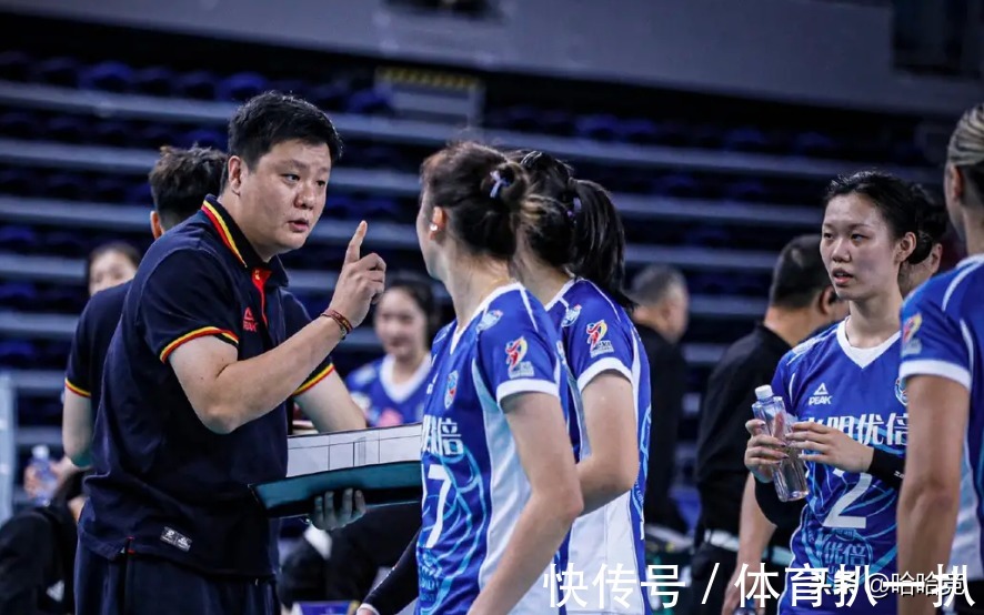 天津女排|金软景拉尔森休战，天津女排3比0击败全华班上海，携13连胜获头名