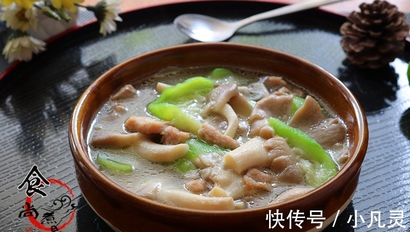 补水|进入深秋，我家三天两头喝这碗汤，十多块钱煮一锅，去燥润肌肤