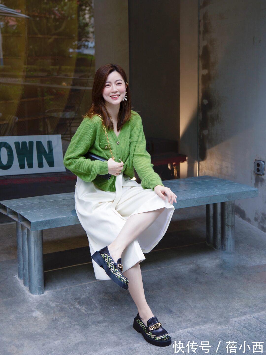 开衫 春天穿衣无需复杂,用“针织开衫”打造潮流感,出街绝对赚足眼球