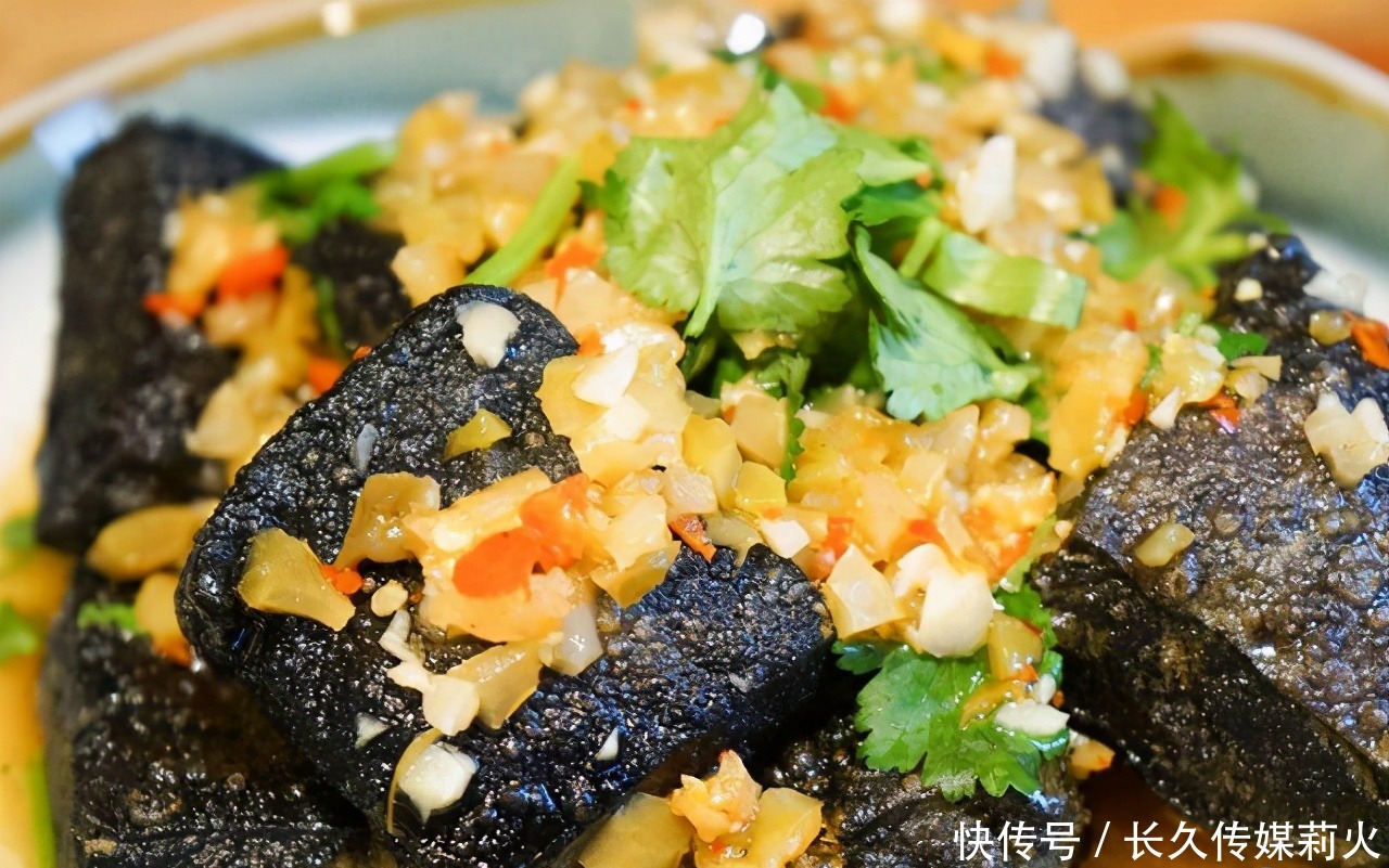 中国人都吃得津津有味，老外们却避之不及，这些美食你都吃过吗？