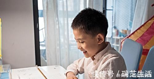 生活质量|小学生“狂草”字体走红,字迹潇洒,老师:你是我成功路上的槛