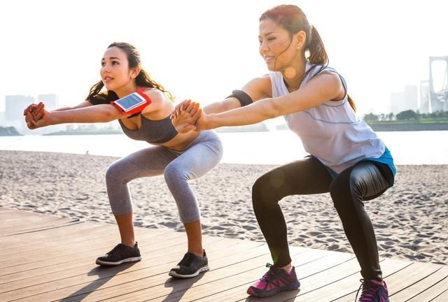 杠铃|锻炼胸部肌肉,需要多变的训练动作,多方面刺激胸部肌肉
