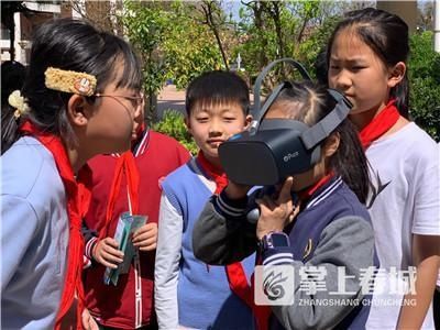 “黑科技”亮相引关注 西山区流动微型科技馆科普进社区