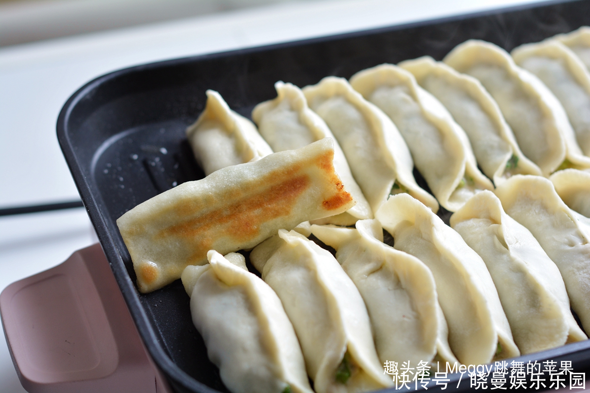 锅贴|老北京最爱的面食,底儿焦脆,馅香嫩,孩子都能做,越漏馅越爱吃