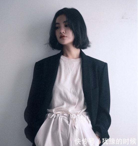 t恤|日系风穿搭知性到让你害怕，T恤和西服外套简约干练，气场强大