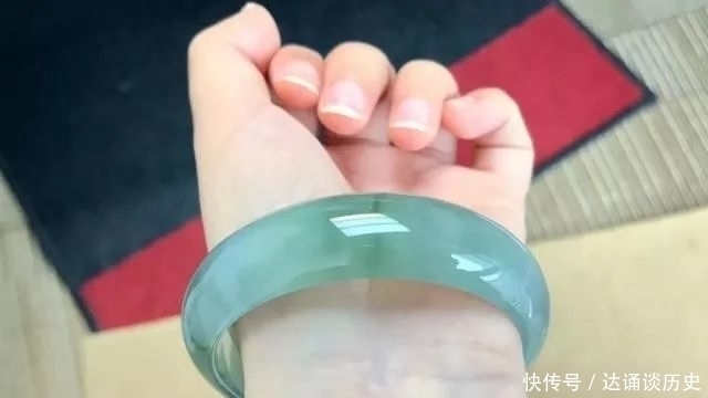 瑕疵|这样的翡翠手镯才可能一直升值
