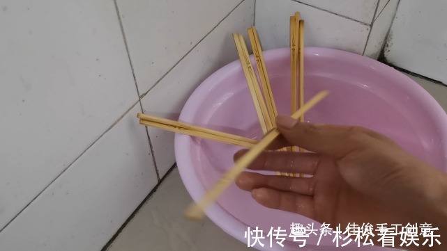 用半个月的筷子就会产生大量细菌，教你正确清洗筷子方法，学学吧